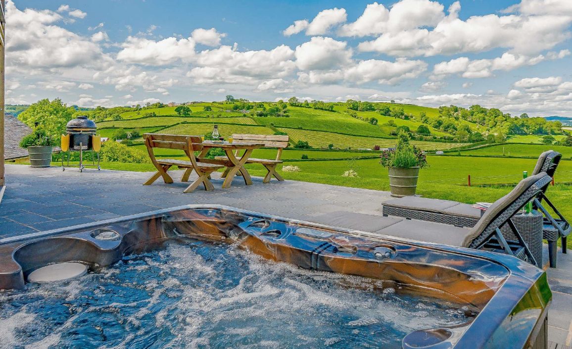 Powys Cottages With Hot Tubs